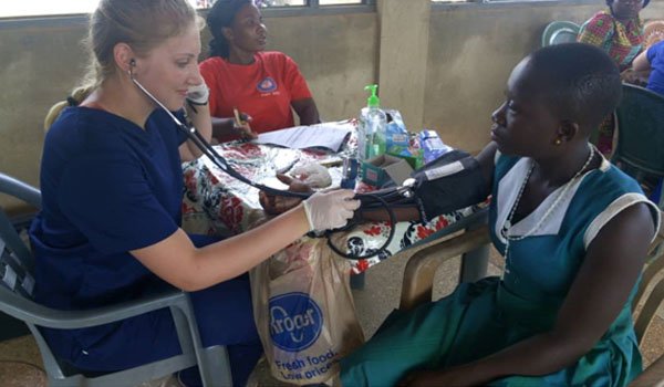 medical volunteer checkup in keyna