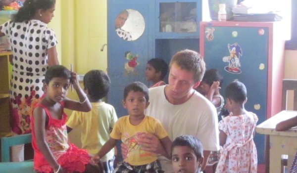 volunteer playing with orphan kid in srilanka