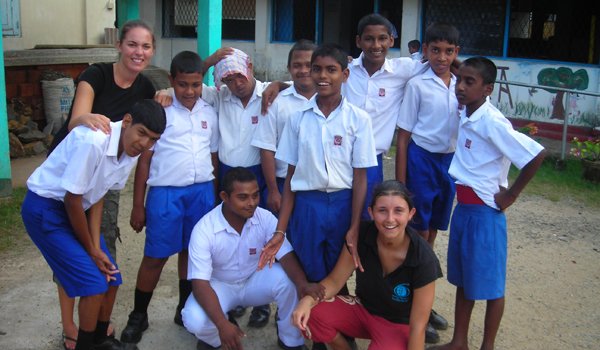 student and volunteer have good time in srilanka