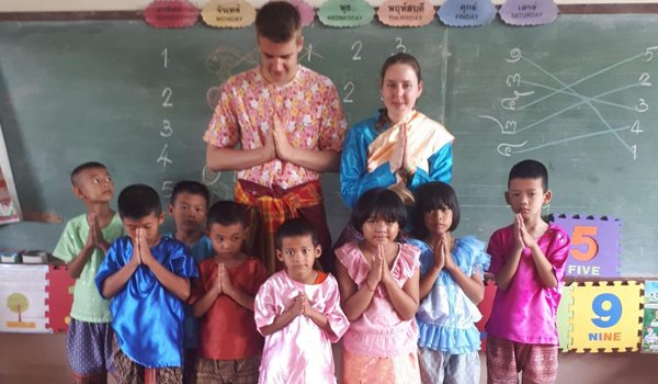 volunteering in thailand school