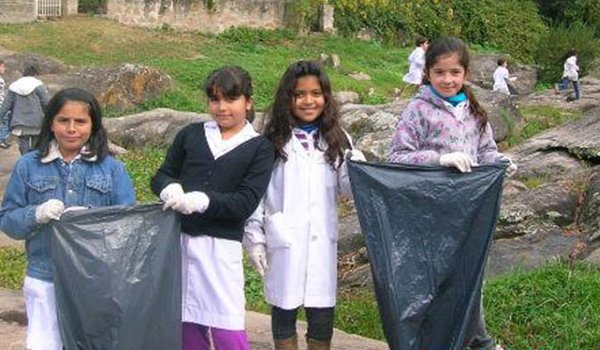 student volunteering on community development