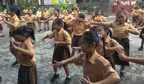 students having extra curriculum activities in bali