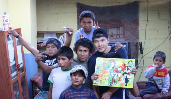 volunteer and orphan kids costarica