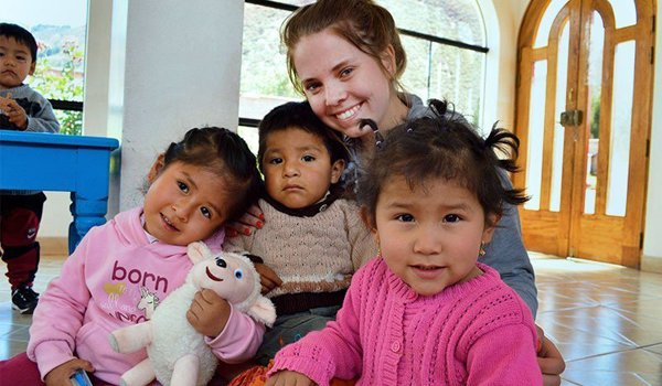 volunteer playing with orphan kids costarica