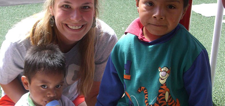 volunteer with children