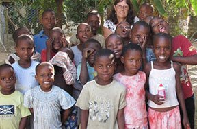 volunteers in kenya orphanage