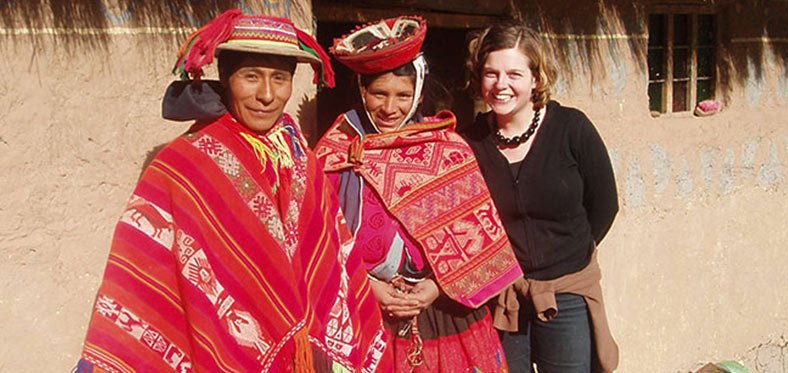 volunteers with ethnic peruvians