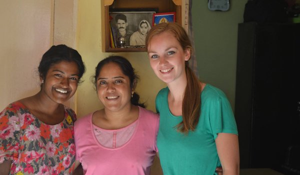 volunteer with indian host family
