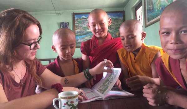 volunteer-teaching-buddhist-monk-nepal