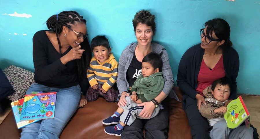 volunteers with children in argentina