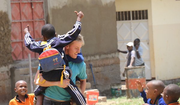 volunteer playing with orphan kids in south africa