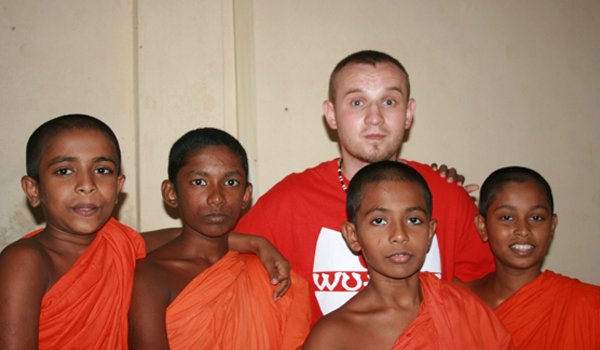 volunteer with buddhist monks in srilanka