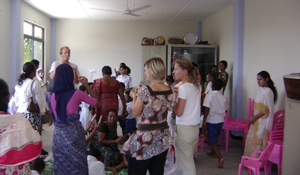 volunteer have interaction with student in sirlanka school