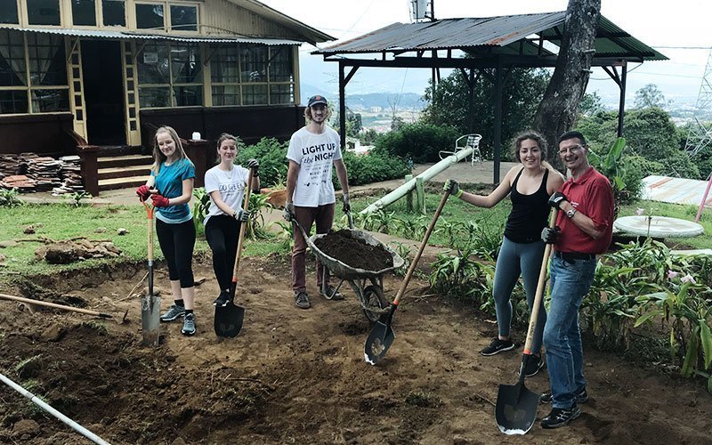 volunteer abroad on construction project